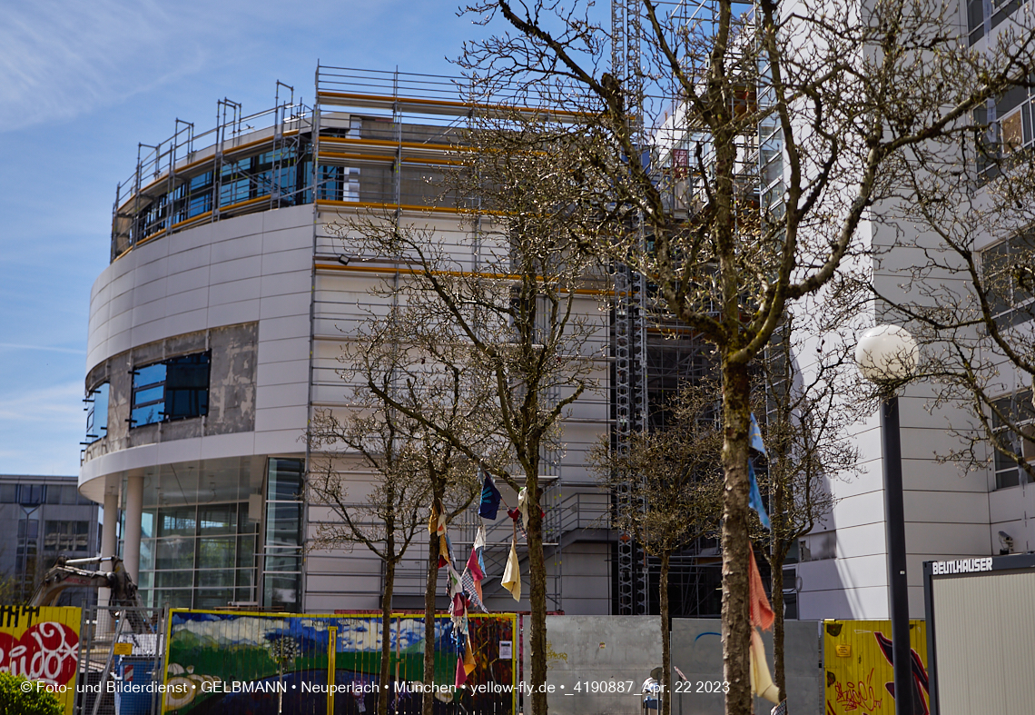 22.04.2023 - Baustelle auf der ehemaligen Allianz-Versicherung in Neuperlach